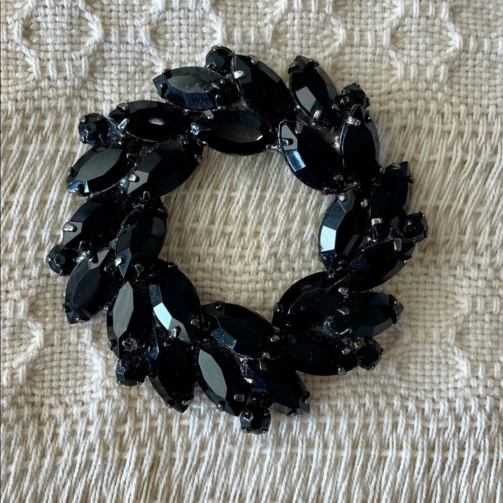Vintage Black Marquis Round Brooch Pin Wreath MCM
